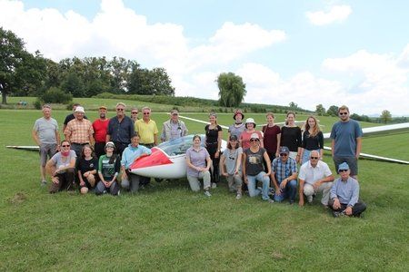 Flugplatzfest mit Besuchern