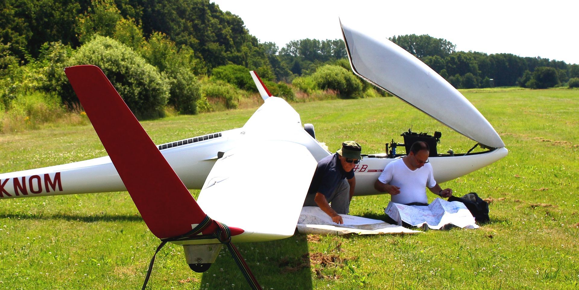 Karten studieren mit Thomas, auf der Etappe Fürstenzell - Dunaújváros (Ungarn)