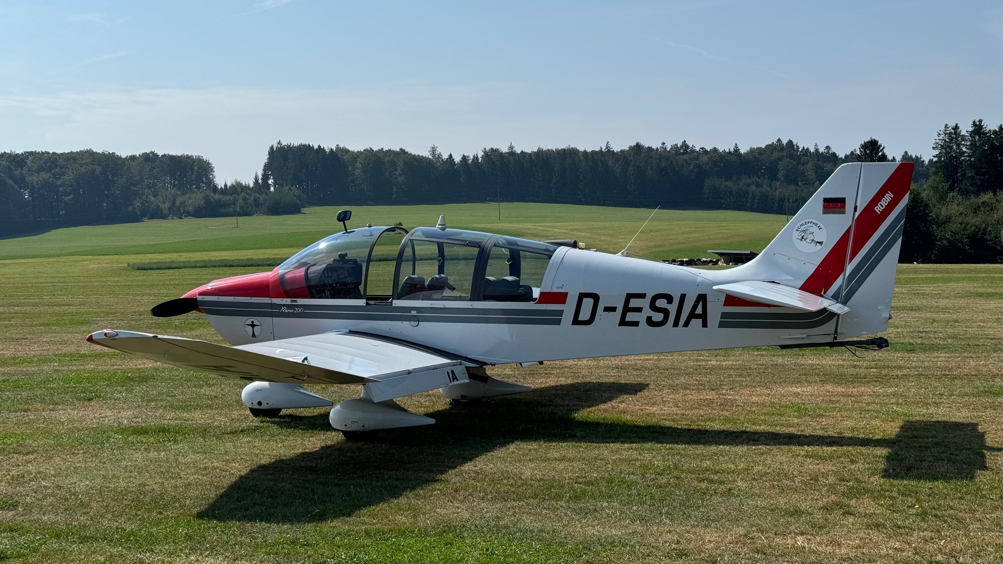 Robin DR 400/200R (D-ESIA)